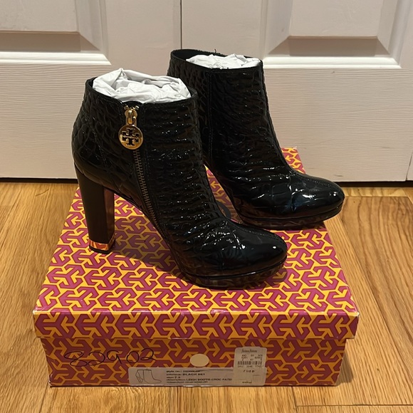 Tory Burch Leigh Black Patent Leather Croc Quilted Bootie Gold Hardware 7.5 - Picture 4 of 15